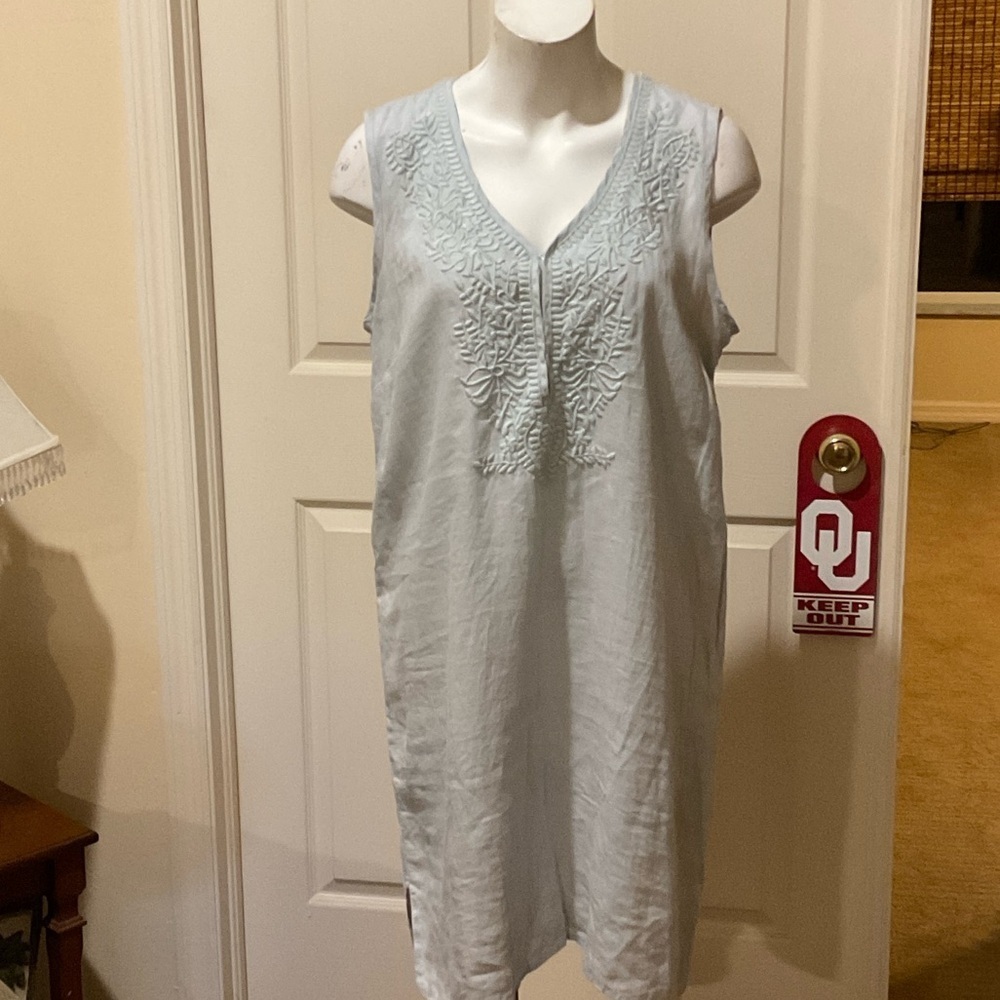 Chelsea & Theodore Sky Blue Linen Dress. Size Large. Embroidered accent.